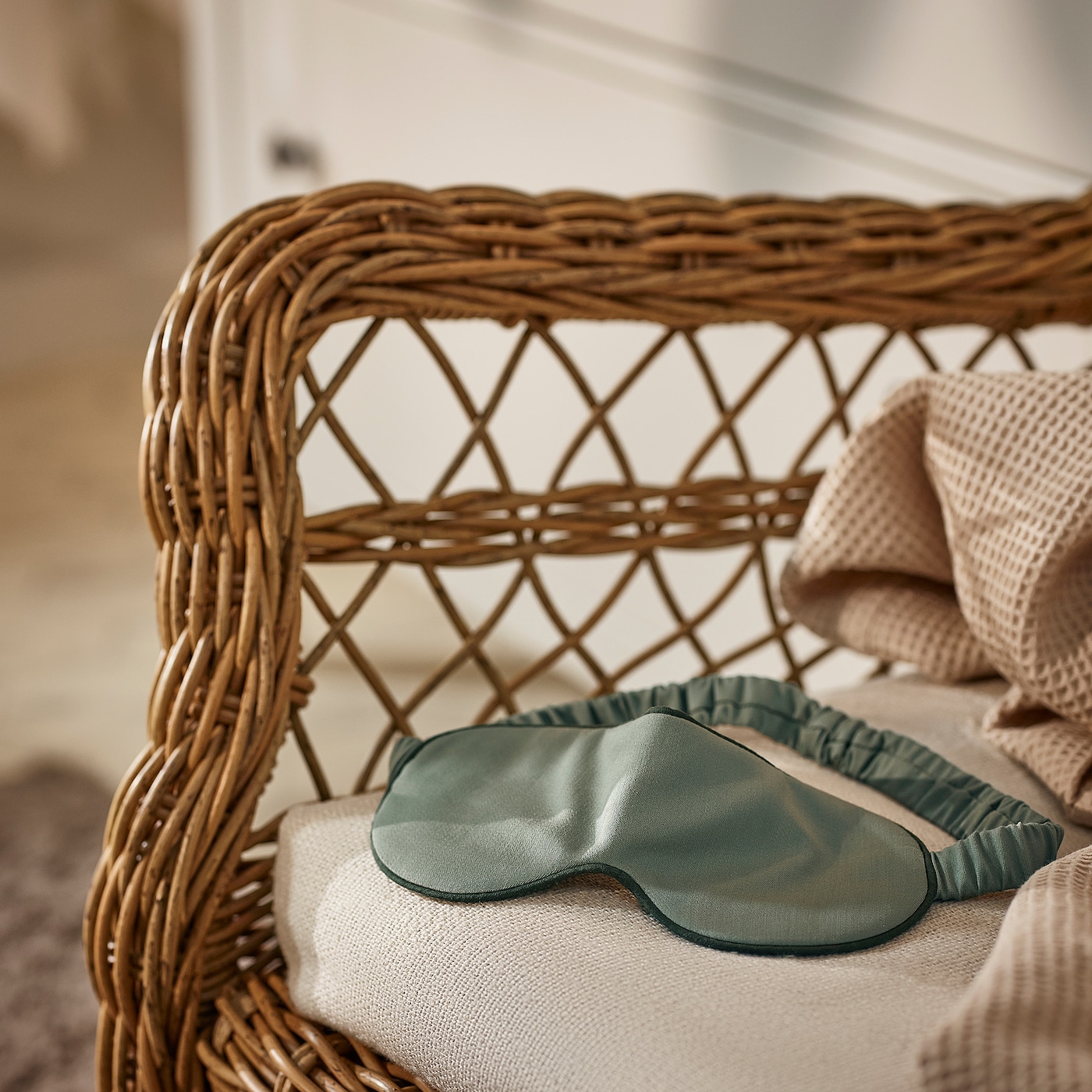 Фото СТЬЕРНАНЕМОН Маска для глаз серо-зеленый