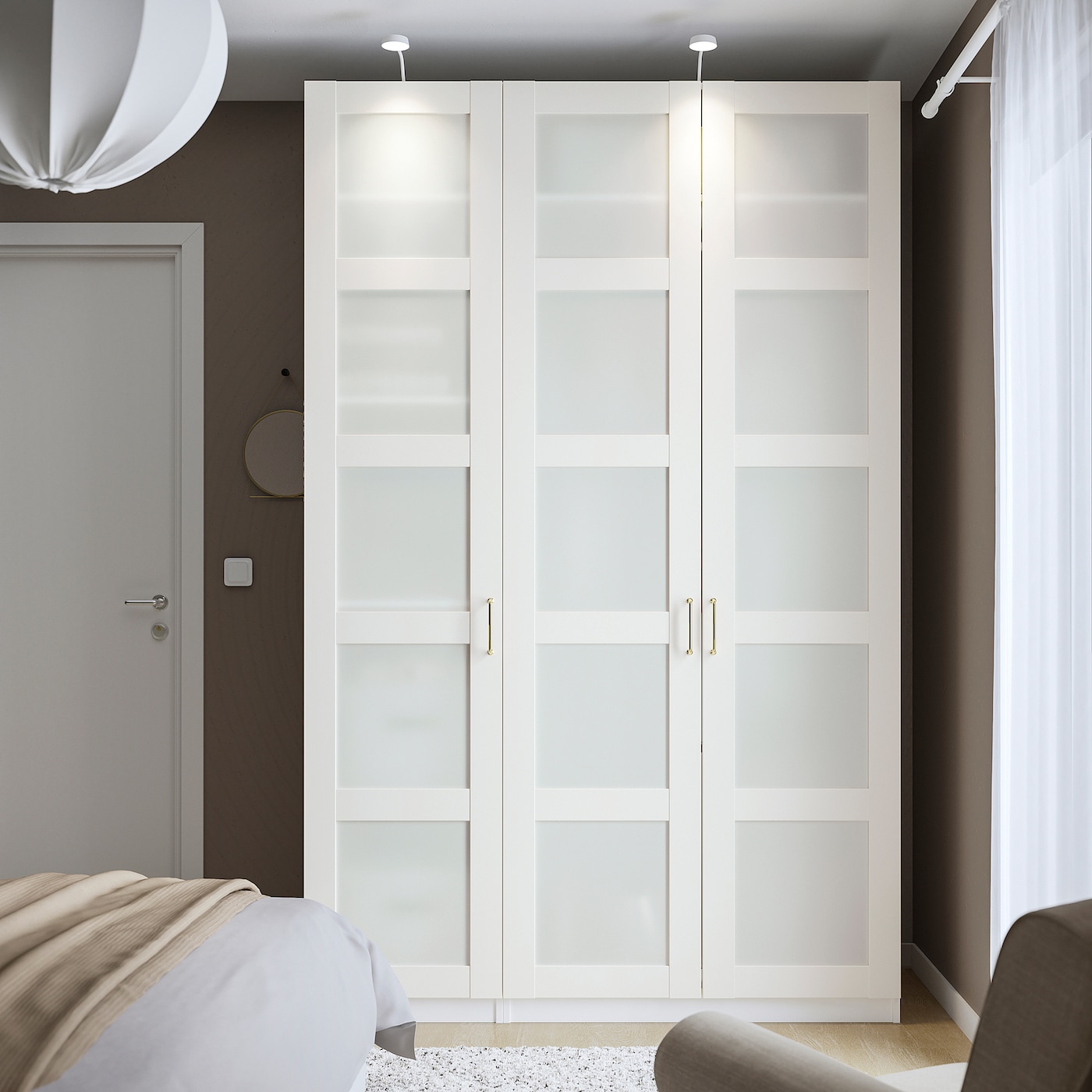 Фото ПАКС / БЕРГСБО Гардеробная комбинация белый/матовое стекло/белый
