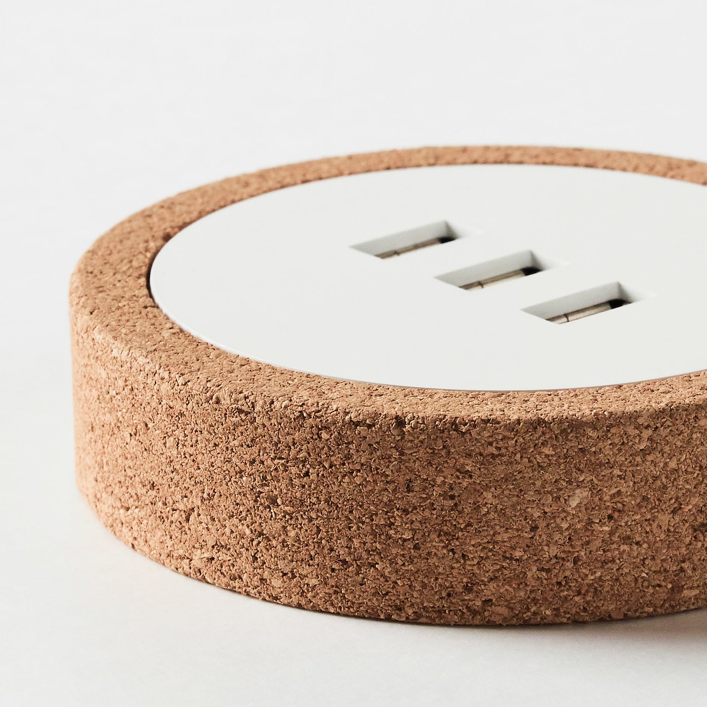 Фото НОРДМЭРКЕ USB зарядное устройство белый/пробковый