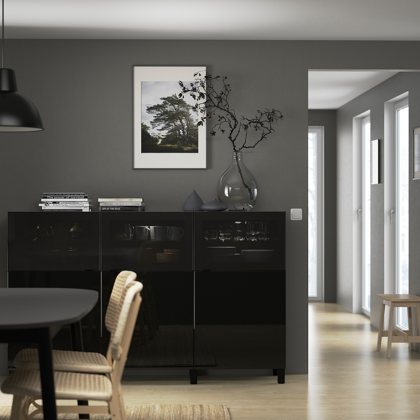 Фото БЕСТО Комбинация для хранения с дверцами черно-коричневый Сельсвикен/Глассвик глянцевый/черное дымчатое стекло