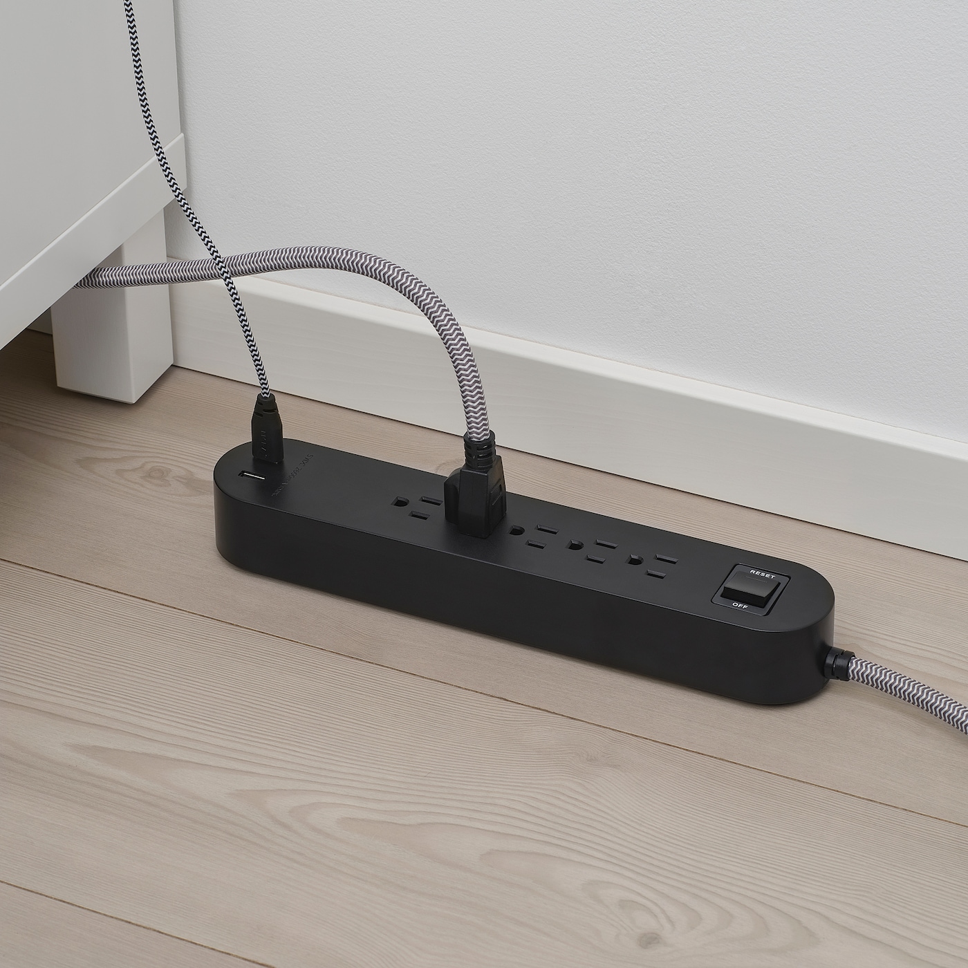 Фото КОППЛА Удлинитель на 5 розеток и 2 порта USB черный/белый/текстильный